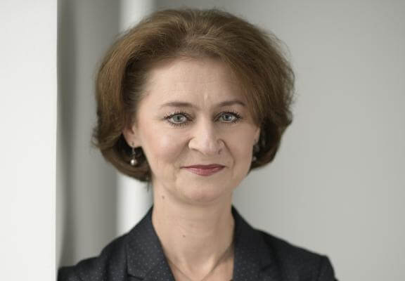 Larisa Angstenberger